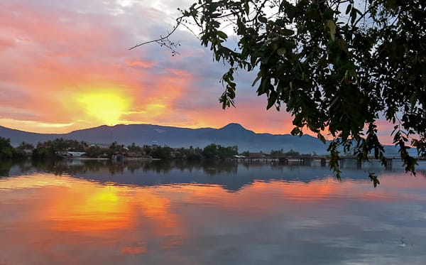 coucher de soleil kampot cambodge